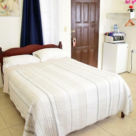 Bella Sombra Guest House Downtown Belize City Exteriör bild